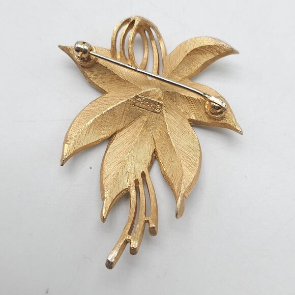 Vintage Crown Trifari Leaf Bushel Gold Tone Brush Textured Brooch Pin - Picture 3 of 5